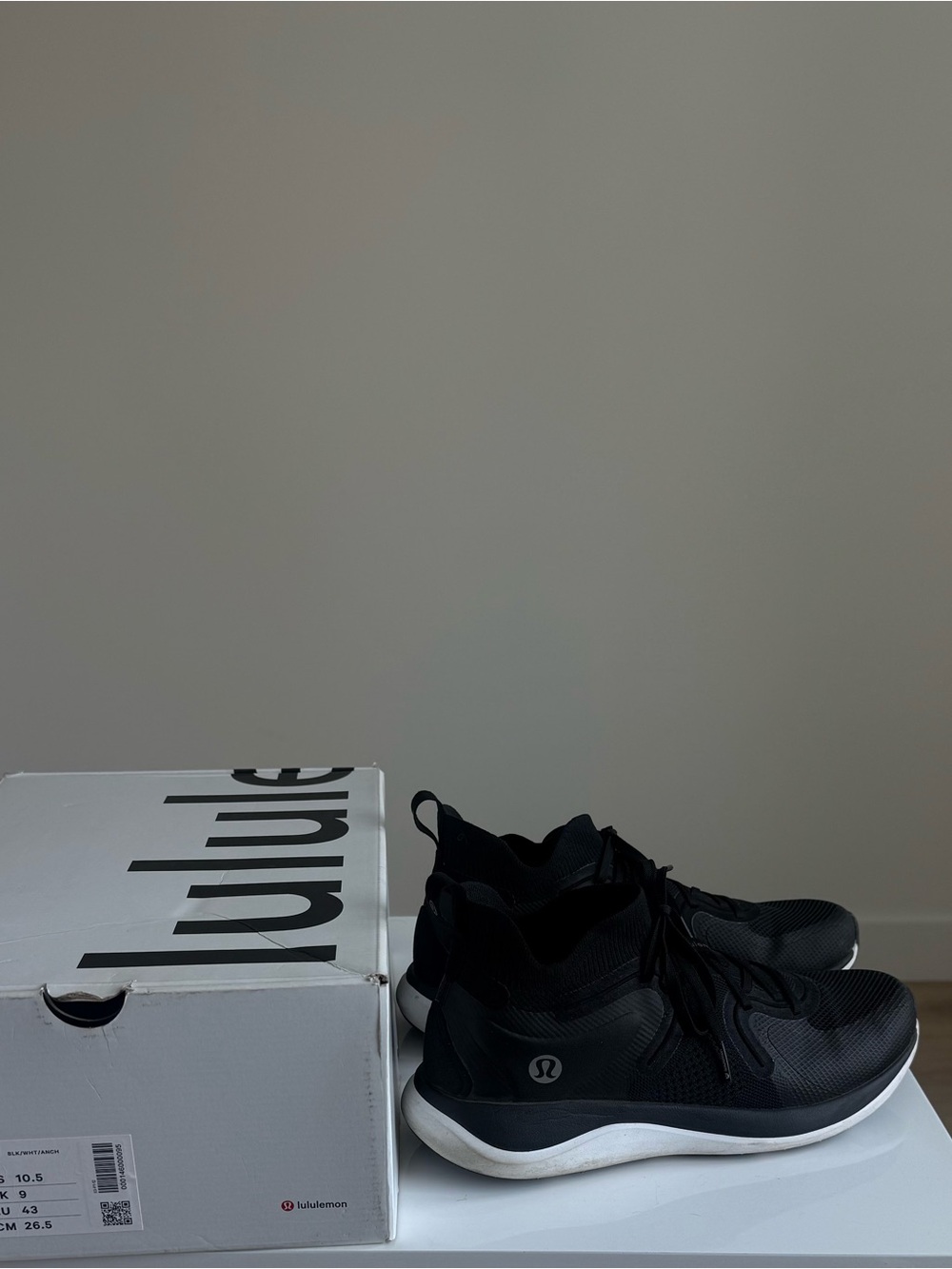 lululemon W Chargefeel Workout Mid 2

Black and White Athletic Sneakers